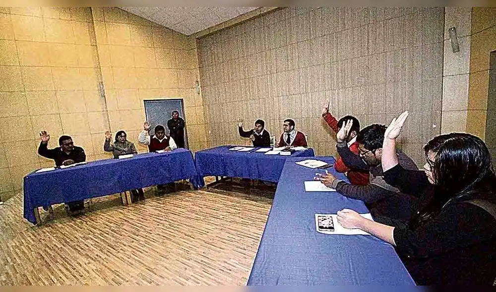 a favor. Regidores reconsideraron primera decisión de evitar realizar trámite de vacancia. a favor. Regidores reconsideraron primera decisión de evitar realizar trámite de vacancia.