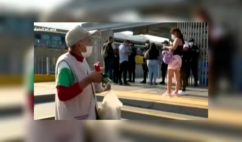 Con 82 años debe exponerse y continuar vendiendo en la calle. Foto: América Tv. Con 82 años debe exponerse y continuar vendiendo en la calle. Foto: América Tv.