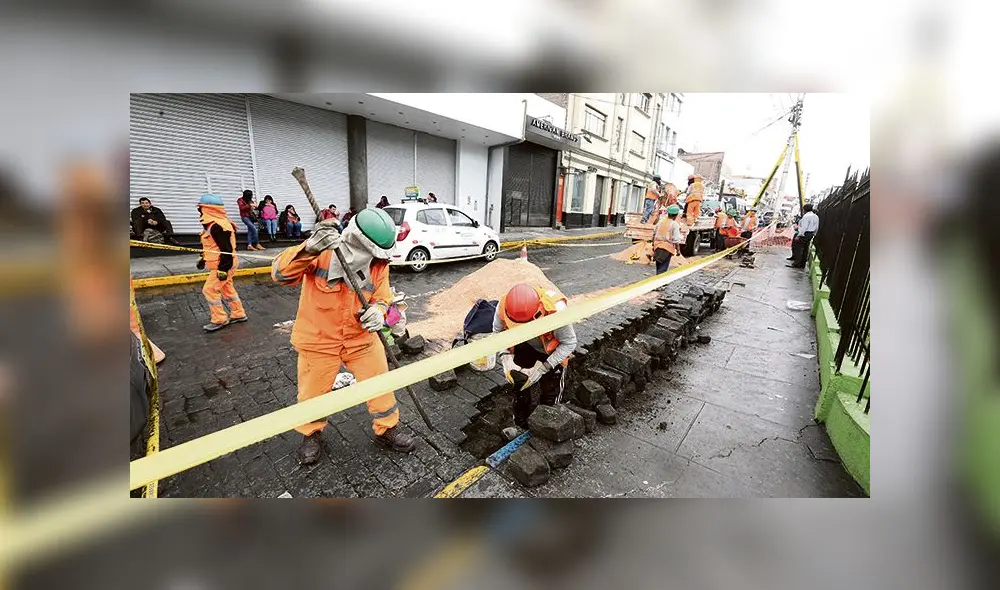 En la ciudad. Lluvias provocaron hundimiento de pistas en la calle San Camilo y autoridades exhortan a municipios a cumplir planes de mitigación ante lluvias.