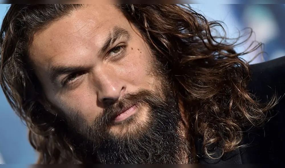 El actor de 'Aquaman' no abandona su estilo rockero y muestra el traje con el que espera impresionar en la alfombra roja. El actor de 'Aquaman' no abandona su estilo rockero y muestra el traje con el que espera impresionar en la alfombra roja.