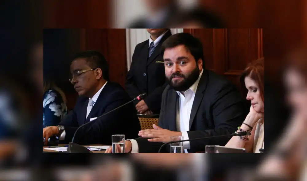De Belaunde pide a Chávarry también renunciar como fiscal supremo