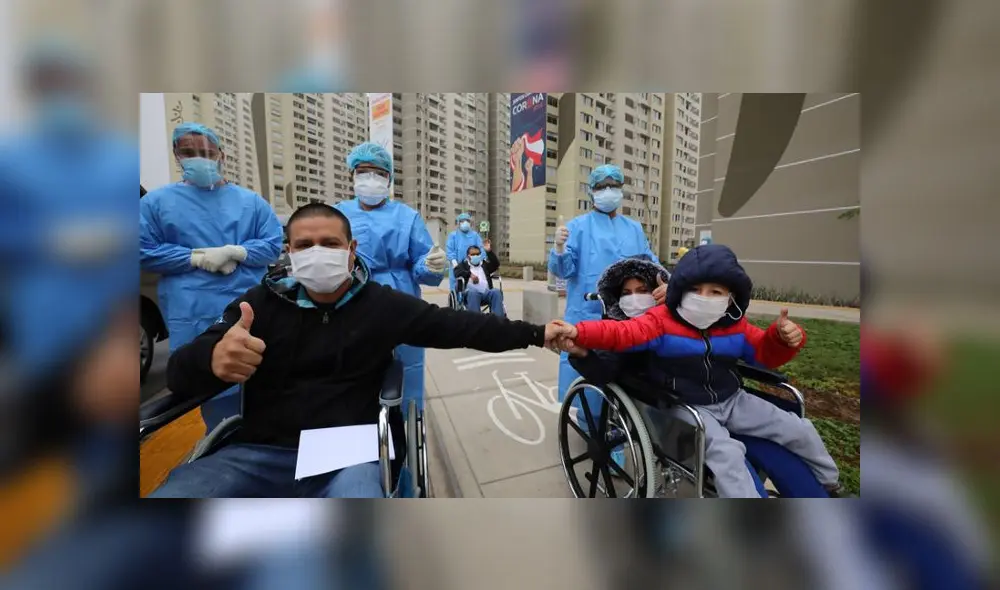 Pacientes recuperados retornan a sus hogares agradecidos con el personal que los atendió. (Foto: EsSalud)