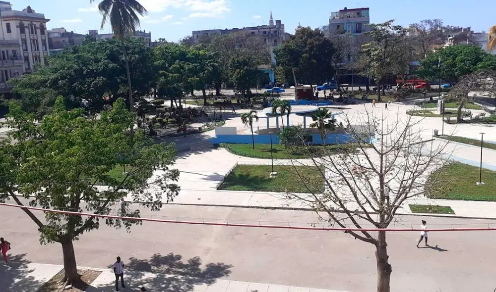 Desliza las imágenes para ver cómo luce la calle donde se filmó una recordada escena de Fast & Furious 8. Foto: captura de Google Maps