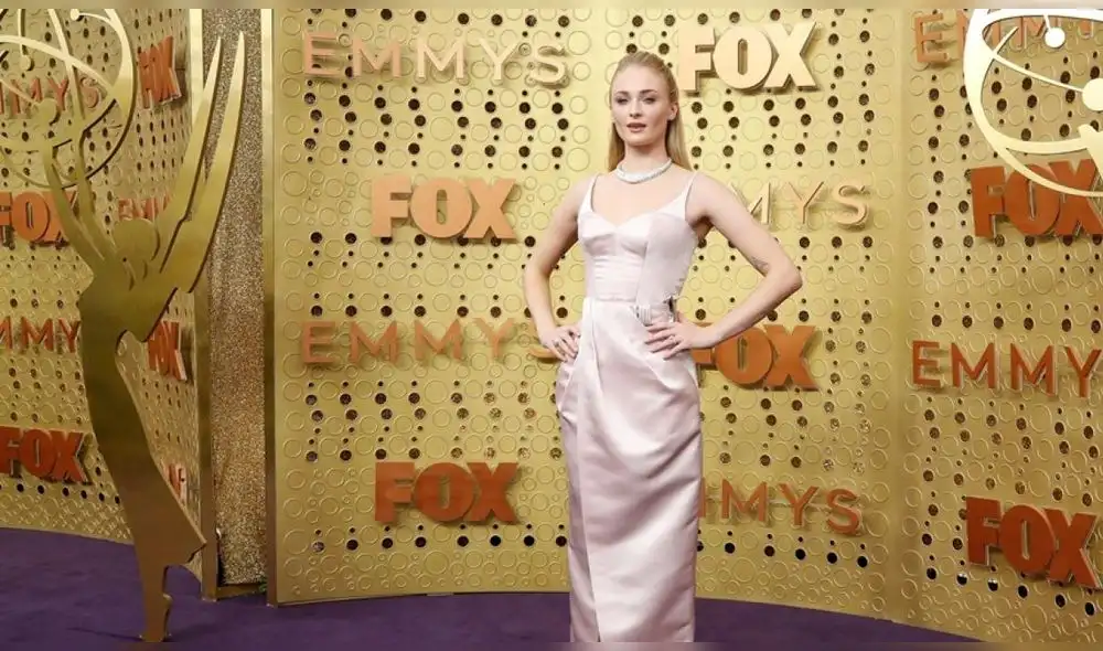 Sophie Turner se presenta sin Joe Jonas en los Emmy 2019