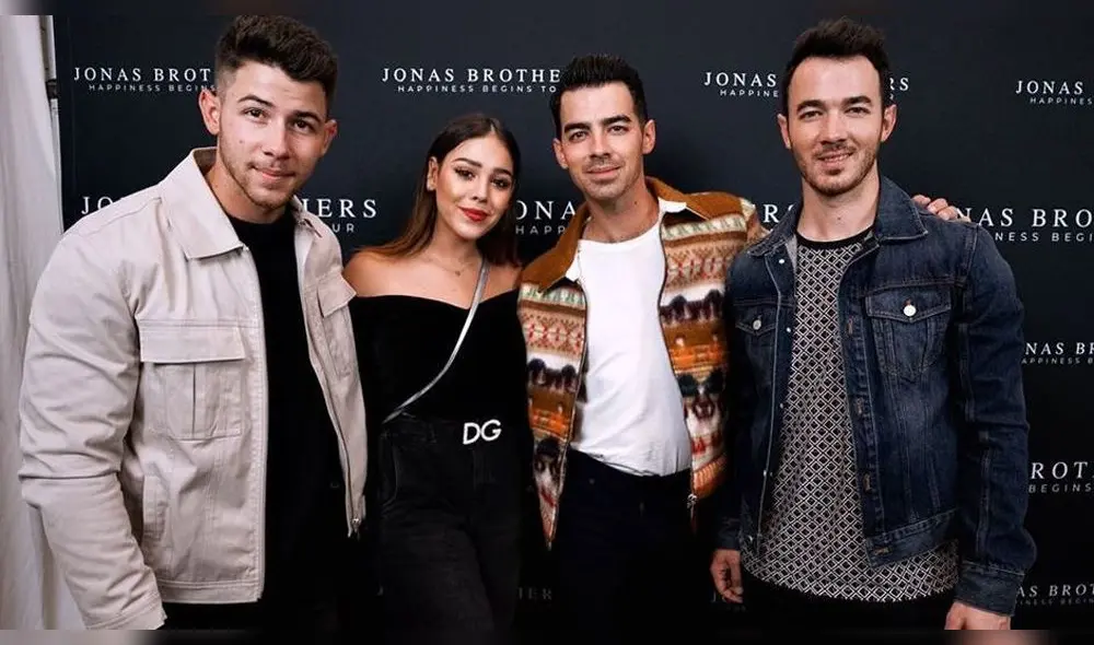 Danna Paola Jonas Brothers