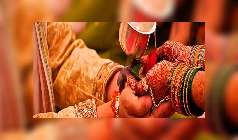 Pareja con discapacidad mental es obligada a casarse para convertirse en la burla de una comunidad Pareja con discapacidad mental es obligada a casarse para convertirse en la burla de una comunidad