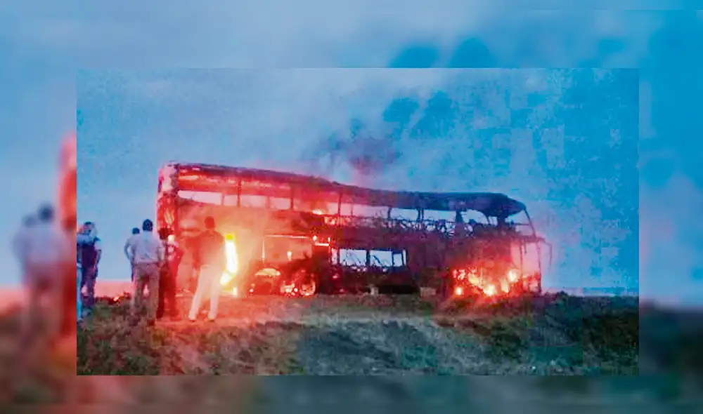 Fuego. Bus de empresa Mony Tours se incendió en Pariacoto. Fuego. Bus de empresa Mony Tours se incendió en Pariacoto.