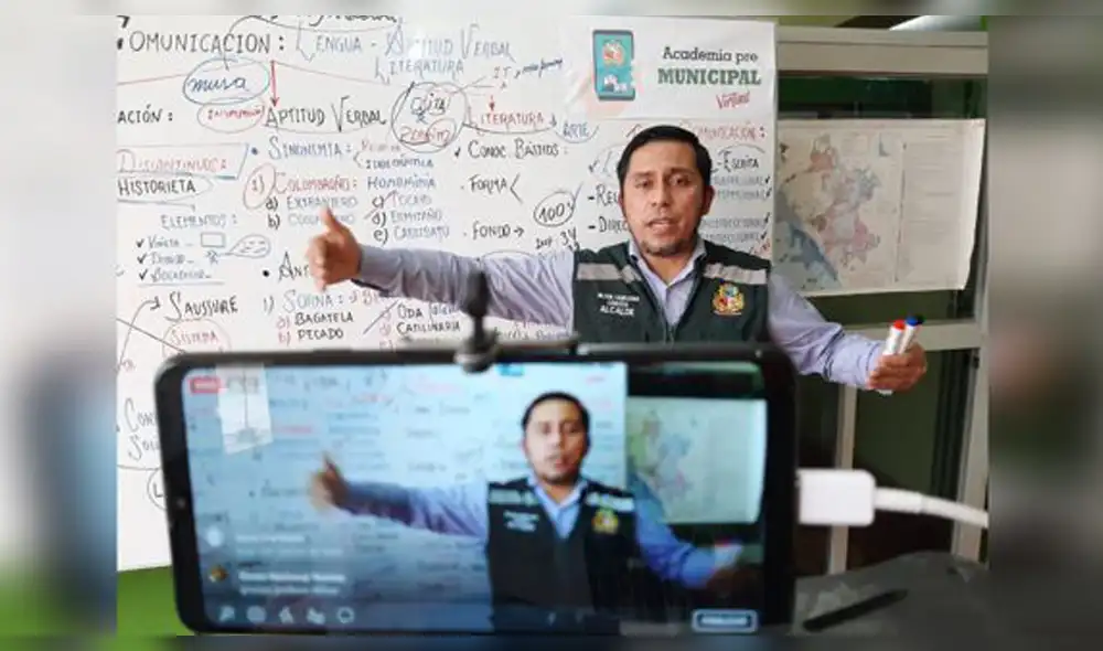 El burgomaestre y cuatro docentes aperturaron la Academia Pre Municipal. El burgomaestre y cuatro docentes aperturaron la Academia Pre Municipal.