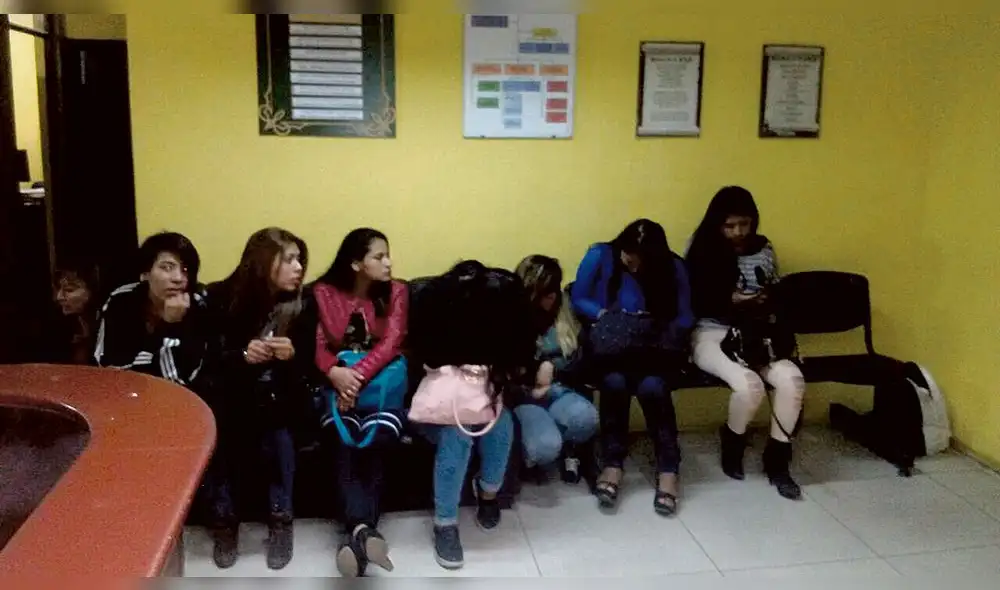 Cierran locales nocturnos en Sachaca y rescatan a una adolescente Cierran locales nocturnos en Sachaca y rescatan a una adolescente