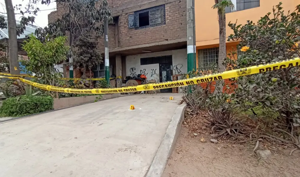 Testigos contaron que asesinó interceptó a víctima cuando estaba a pocos metros de su hogar. Foto: María Pía Ponce / URPI - GLR. Testigos contaron que asesinó interceptó a víctima cuando estaba a pocos metros de su hogar. Foto: María Pía Ponce / URPI - GLR.