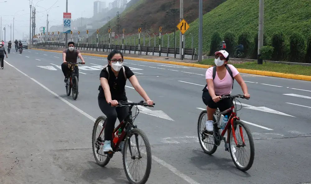 La práctica deportiva de forma individual y colectiva continuará siendo permitida mientras se respete el distanciamiento social. Foto: John Reyes / La República La práctica deportiva de forma individual y colectiva continuará siendo permitida mientras se respete el distanciamiento social. Foto: John Reyes / La República