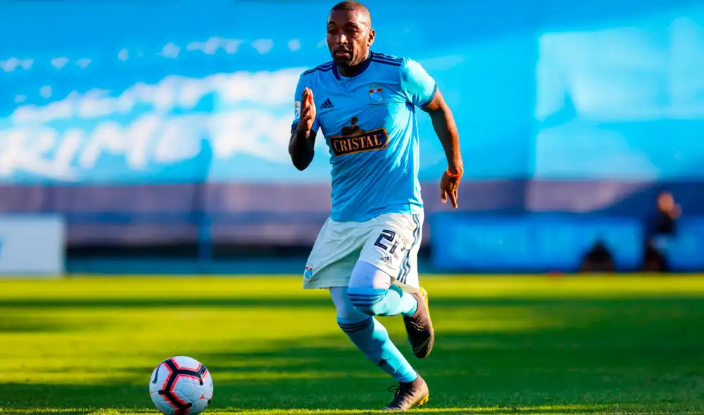 Jesús Pretell comete falta contra Jair Céspedes en el Cusco vs Melgar por la Liga 1. Foto: Archivo