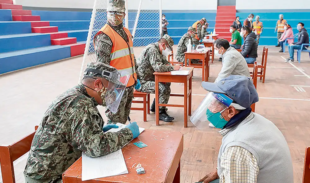 Control. Especialistas de diversos sectores del Gobierno se concentran ahora en adultos mayores y otras personas de riesgo como contención de la pandemia. Foto: Flavio Matos. Control. Especialistas de diversos sectores del Gobierno se concentran ahora en adultos mayores y otras personas de riesgo como contención de la pandemia. Foto: Flavio Matos.