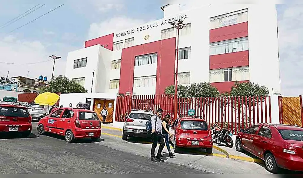 A la cabeza. Empezando por el gobierno regional, que no reúne a comisión y cuyo gobernador ha blindado a un asesor denunciado. A la cabeza. Empezando por el gobierno regional, que no reúne a comisión y cuyo gobernador ha blindado a un asesor denunciado.