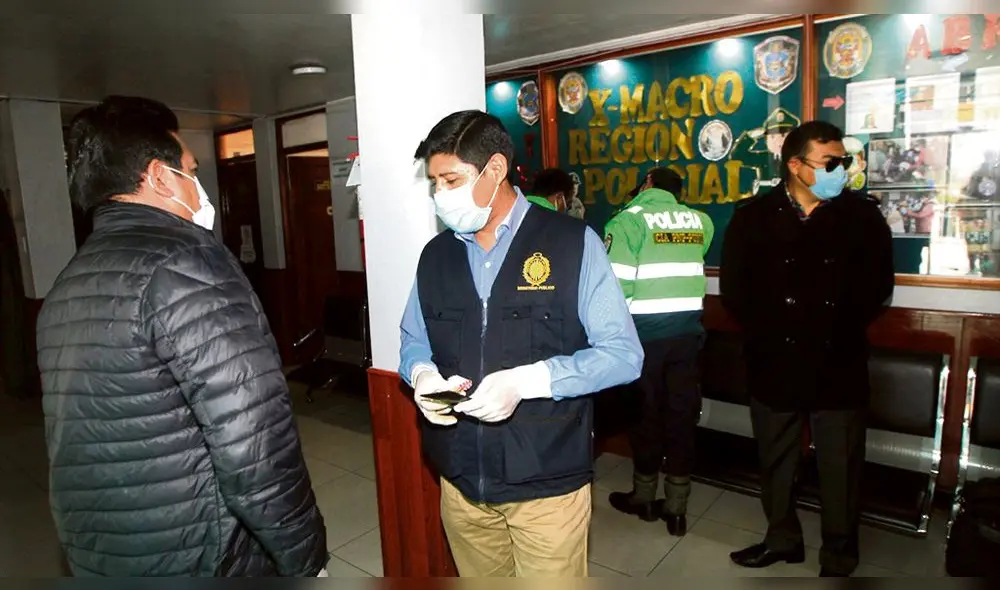 Intervención. Dos fiscales acudieron a sede en Puno. En la acción participó jefe de la Región Policial. Intervención. Dos fiscales acudieron a sede en Puno. En la acción participó jefe de la Región Policial.