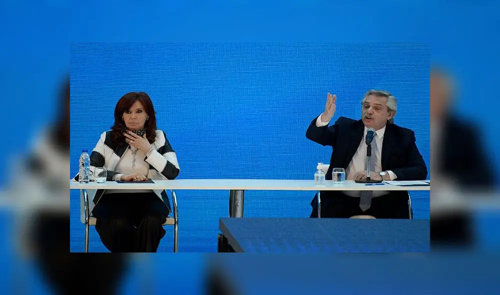 Alberto Fernández (d) aprovechó la oportunidad para criticar nuevamente la gestión de su antecesor, Mauricio Macri. Foto: AFP (referencial)