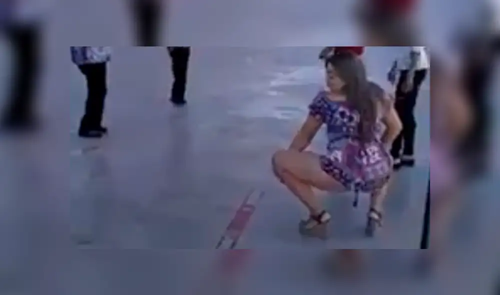 Facebook viral: Madre asiste a actuación escolar y conquista a miles con sexys pasos de twerking [VIDEO]