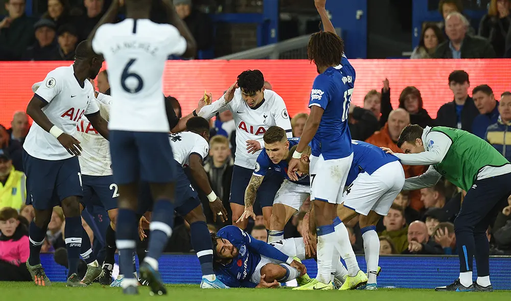André Gomes sufrió una de las lesiones más fuertes en lo que va de la presente temporada de la Premier League. André Gomes sufrió una de las lesiones más fuertes en lo que va de la presente temporada de la Premier League.
