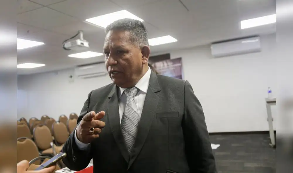 CONGRESISTA POR AREQUIPA ESDRAS MEDINA CONGRESISTA POR AREQUIPA ESDRAS MEDINA