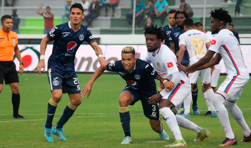 Motagua y Olimpia se enfrentan por el partido de ida. Foto: Fútbol Club Motagua Motagua y Olimpia se enfrentan por el partido de ida. Foto: Fútbol Club Motagua