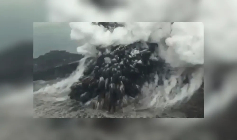 Tsunami en Indonesia: capturan desde un avión el momento de la erupción del volcán Anak Krakatoa [VIDEO]
