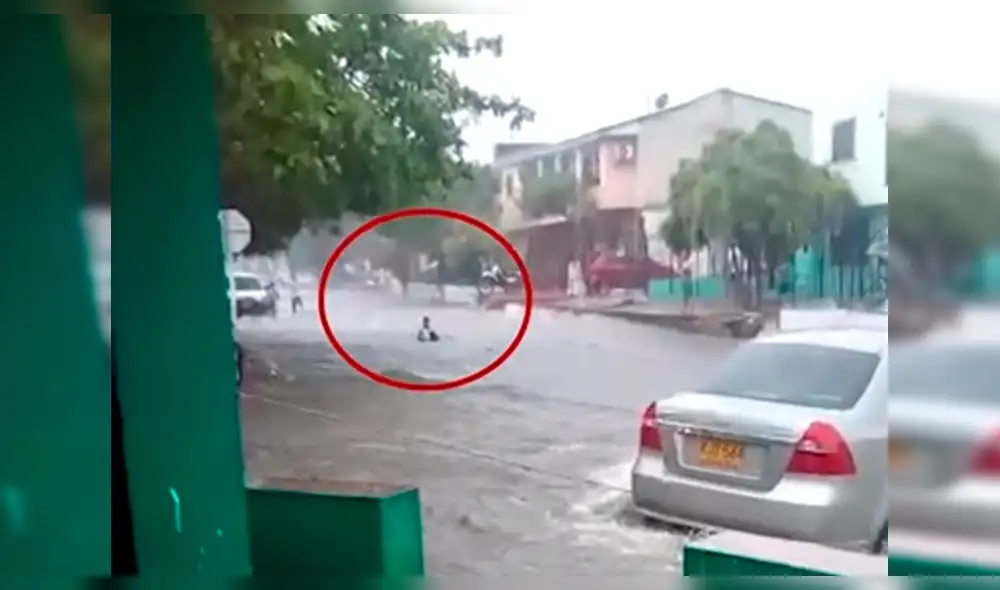 Facebook Viral: Valiente hombre rescatan a niño que fue arrastrado por arroyo [VIDEO]