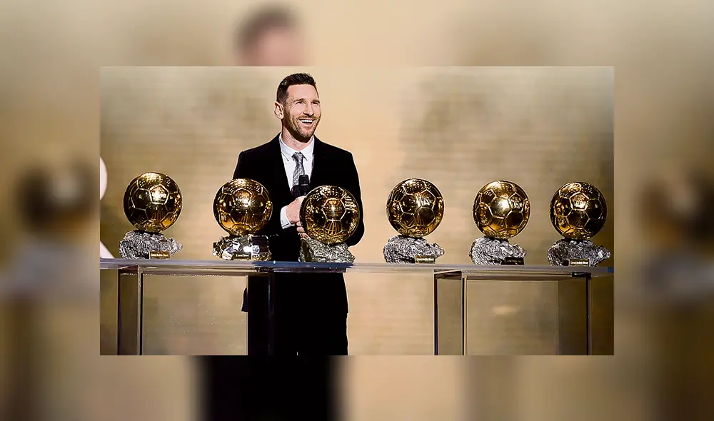 Ya es una leyenda. Messi posa junto a sus seis trofeos. Solo él lo ha logrado Ya es una leyenda. Messi posa junto a sus seis trofeos. Solo él lo ha logrado