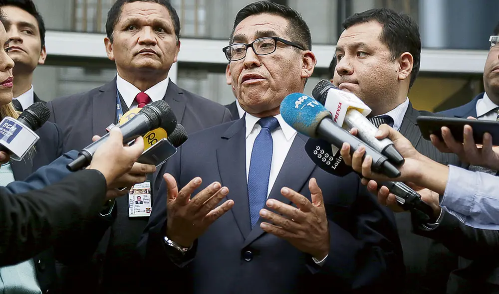 Acción. El fiscal supraprovincial Elmer Chirre busca obtener información que le permita una mejor negociación con cualquier colaborador eficaz. Foto: La República Acción. El fiscal supraprovincial Elmer Chirre busca obtener información que le permita una mejor negociación con cualquier colaborador eficaz. Foto: La República