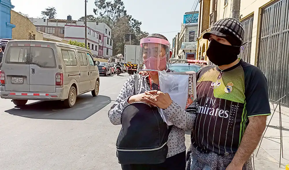Pesar. Los padres de Daphne Rojas pidieron hallar a los culpables de la muerte de su hija y los demás jóvenes. Están muy dolidos. Foto: URPI - GLR