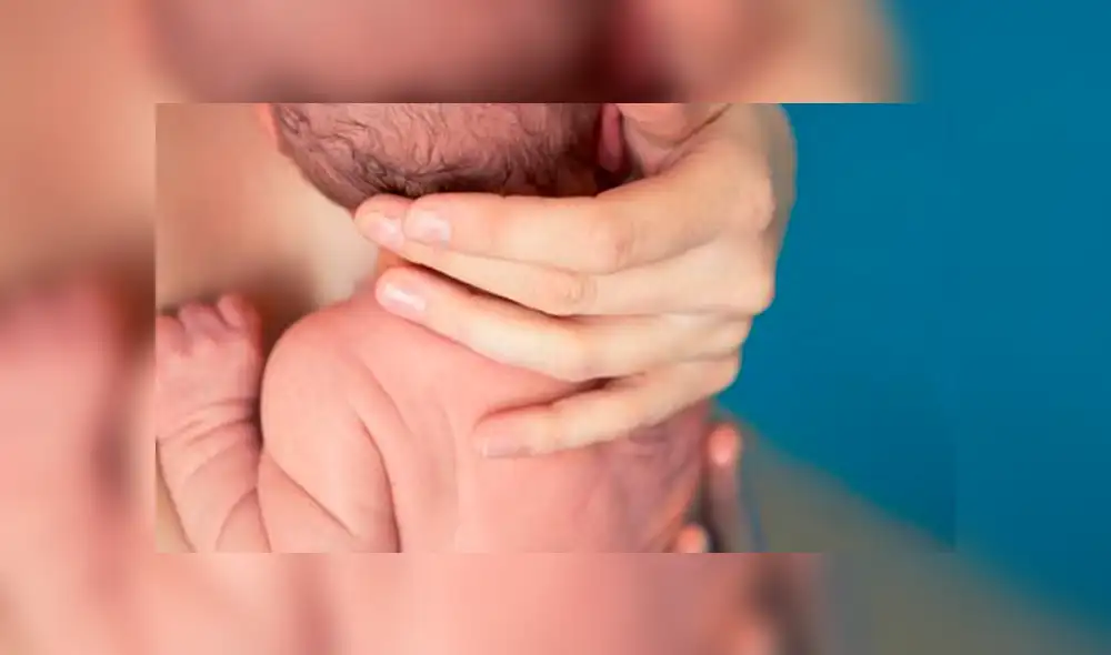 Bebé muere al no ser atrapado por los médicos durante el parto