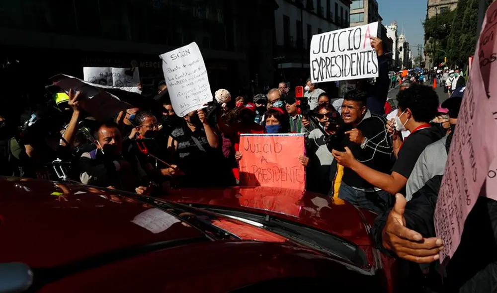 SImpatizantes y detractores se reunieron en los exteriores de la Suprema Corte mexicana en la previa de la discusión sobre la consulta popular. Foto: José Méndez/EFE SImpatizantes y detractores se reunieron en los exteriores de la Suprema Corte mexicana en la previa de la discusión sobre la consulta popular. Foto: José Méndez/EFE