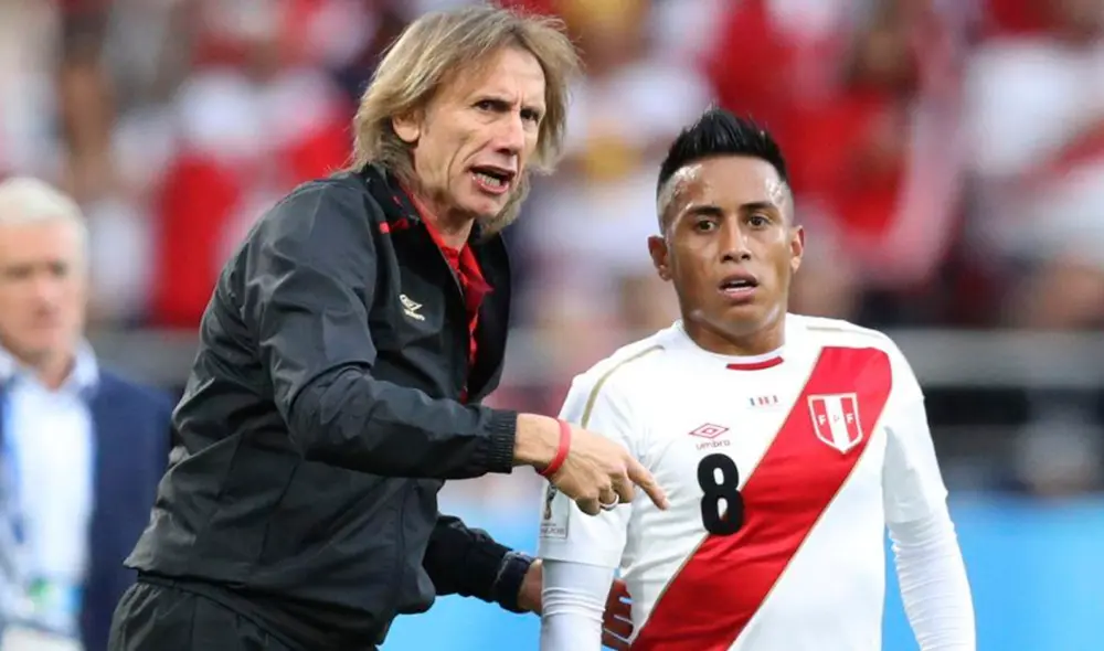 Ricardo Gareca y Christian Cueva en partido de la selección peruana.