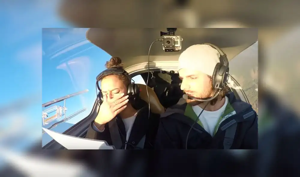 Desliza para descubrir la reacción de la joven al darse cuenta que su novia le estaba pidiendo matrimonio. Foto: Captura. Desliza para descubrir la reacción de la joven al darse cuenta que su novia le estaba pidiendo matrimonio. Foto: Captura.