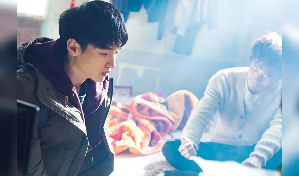 Jang Dong Yoon debutó como actor de doramas en el 2016, pero tuvo su primer papel cinematográfico en el 2018 (con la película "Beautiful Days".