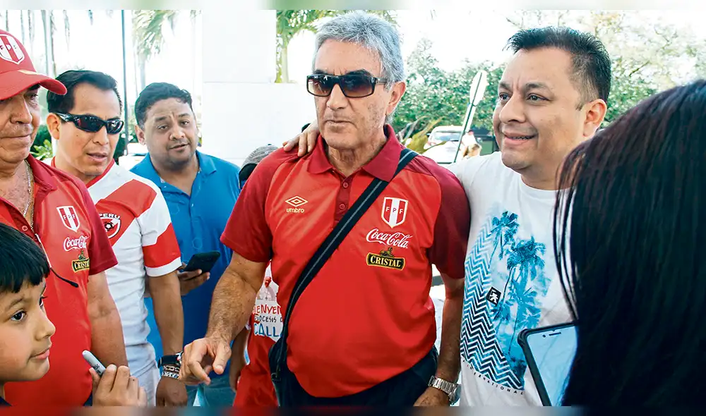 Juan Carlos Oblitas se queda en la FPF
