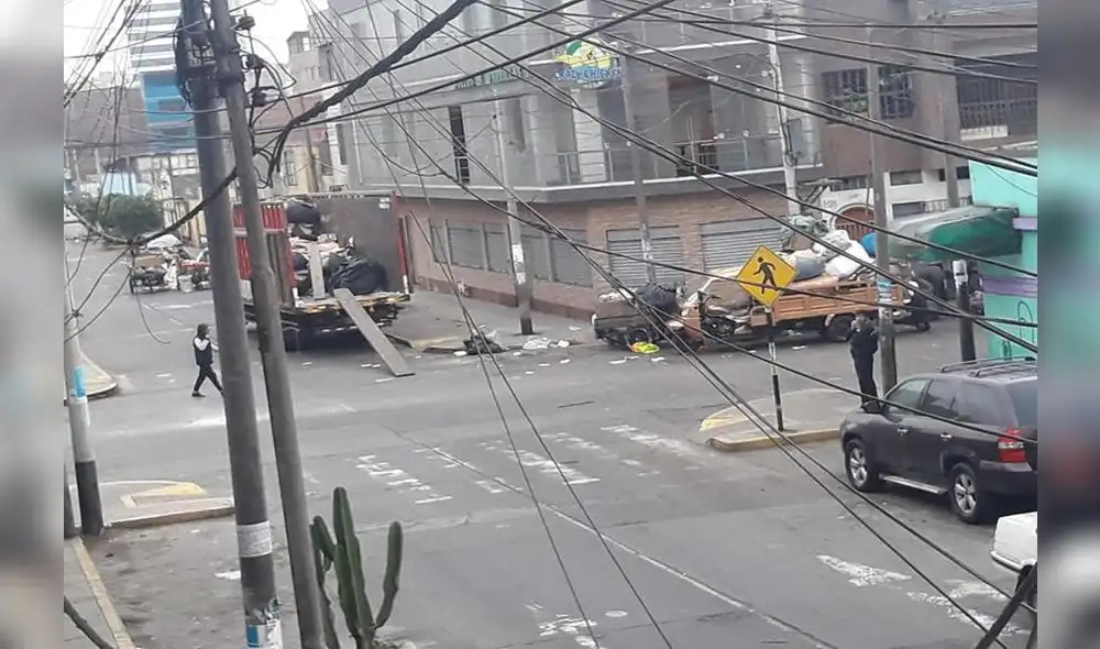 Comerciantes informales toman calles