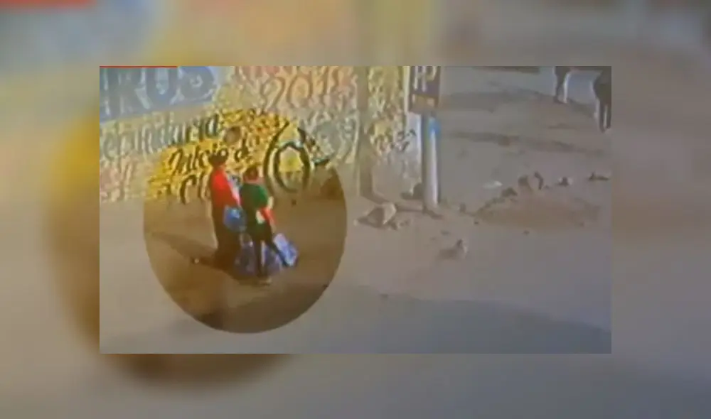 Cámaras de seguridad en Huaycán registraron a requisitoriada conversando con madre. (Foto: Captura de video / ATV Noticias) Cámaras de seguridad en Huaycán registraron a requisitoriada conversando con madre. (Foto: Captura de video / ATV Noticias)