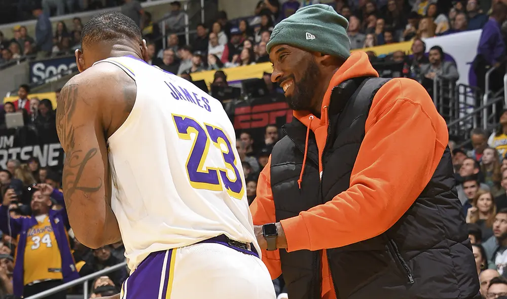 LeBron James se hizo un tatuaje en honor a su amigo fallecido Kobe Bryant. Foto: EFE
