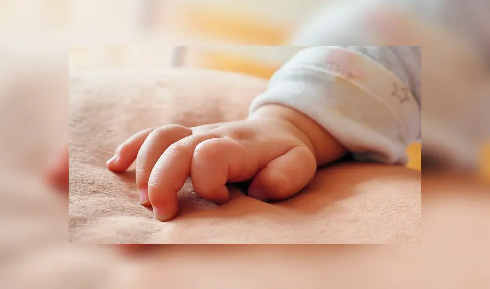 A pesar de los síntomas con los que fue llevado al hospital, los médicos dijeron a la madre que solo era un resfriado. El pequeño murió en los brazos de su mamá. (Foto: referencial)