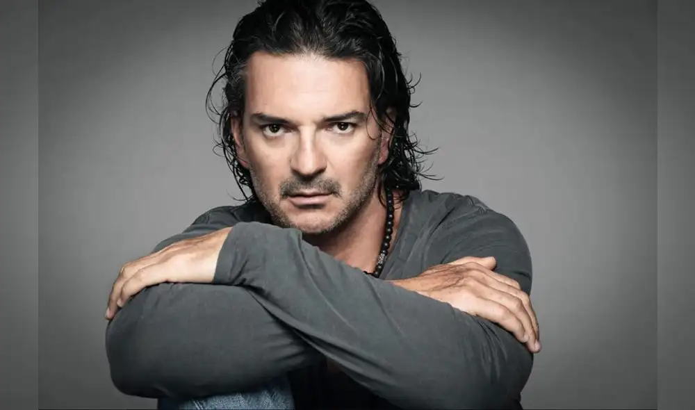 Ricardo Arjona presenta a Señorita