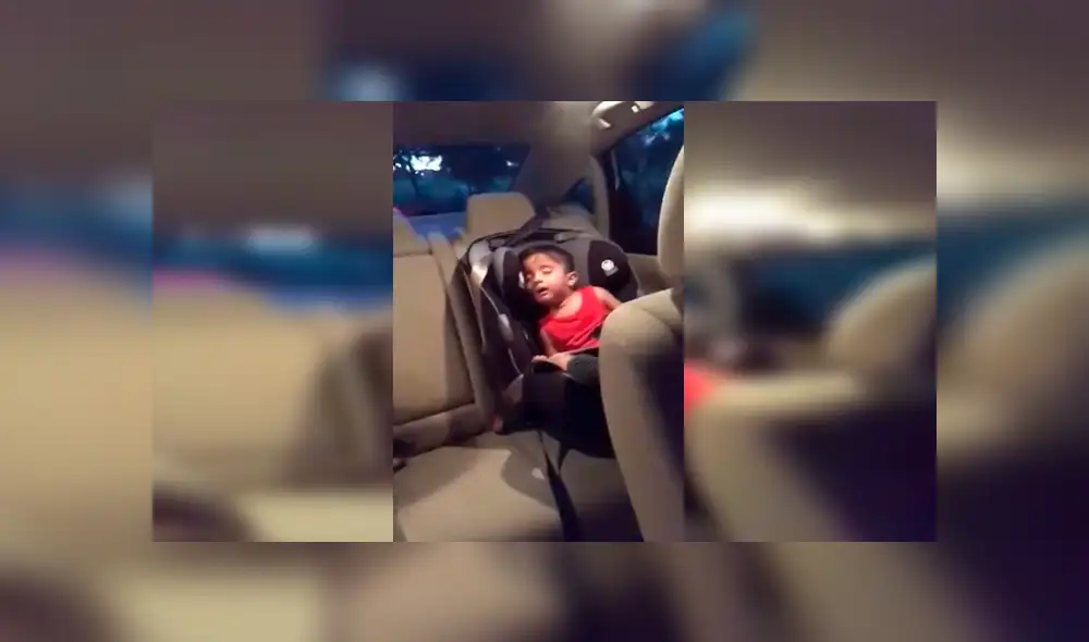 En YouTube, una pequeño estaba dormido en el vehículo de su mamá y despertó al escuchar su canción favorita.