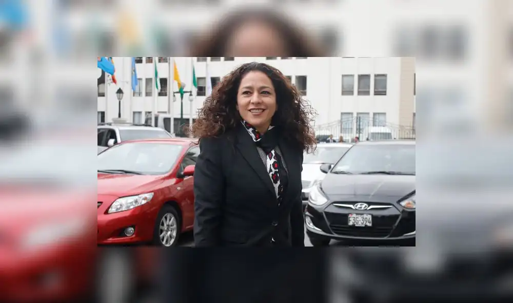 Cecilia Chacón tras confundir bandera de Perú: “Necesito lentes”