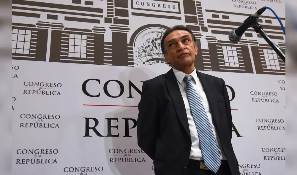 Héctor Becerril: Fuerza Popular le otorga licencia y Fiscalía lo investiga Héctor Becerril: Fuerza Popular le otorga licencia y Fiscalía lo investiga