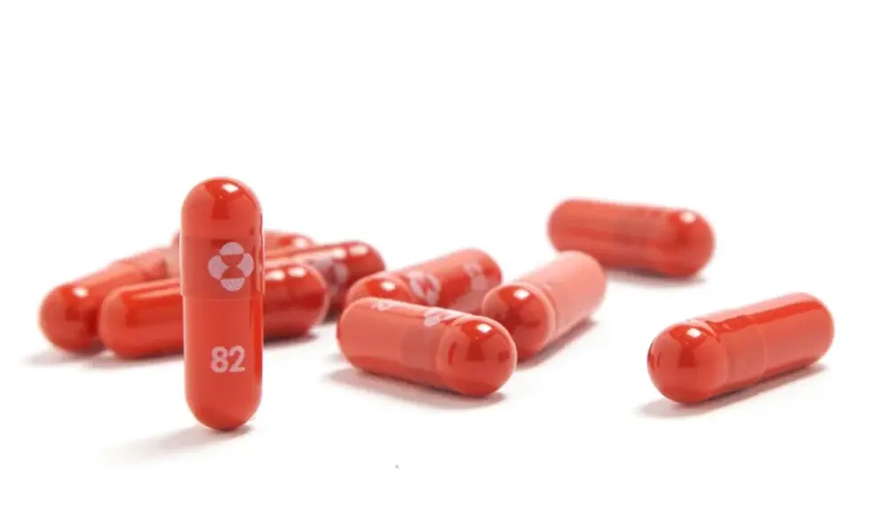 Imagen difundida por Merck que muestra sus píldoras contra la COVID-19. Foto: Merck & Co