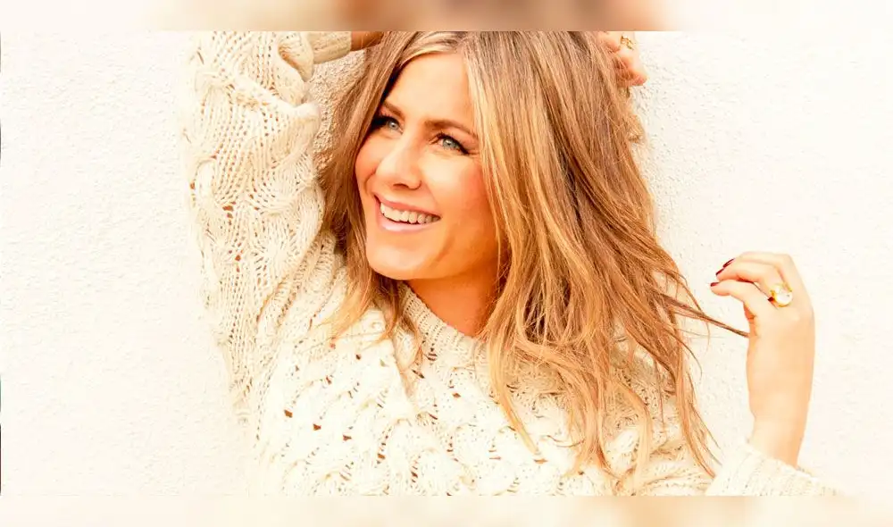 Jennifer Aniston impresiona con atrevido topless a sus 50 años [FOTOS]