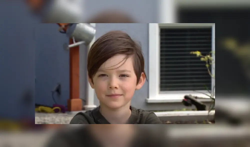 El pequeño y su noble labor se han vuelto viral en Facebook. Desliza hacia la izquierda para ver más imágenes. (Foto: Facebook) El pequeño y su noble labor se han vuelto viral en Facebook. Desliza hacia la izquierda para ver más imágenes. (Foto: Facebook)