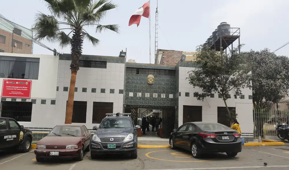 Intervenida fue llevada a una comisaría por tener en su poder cuatro bolsas con marihuana. Foto: referencial / La República Intervenida fue llevada a una comisaría por tener en su poder cuatro bolsas con marihuana. Foto: referencial / La República