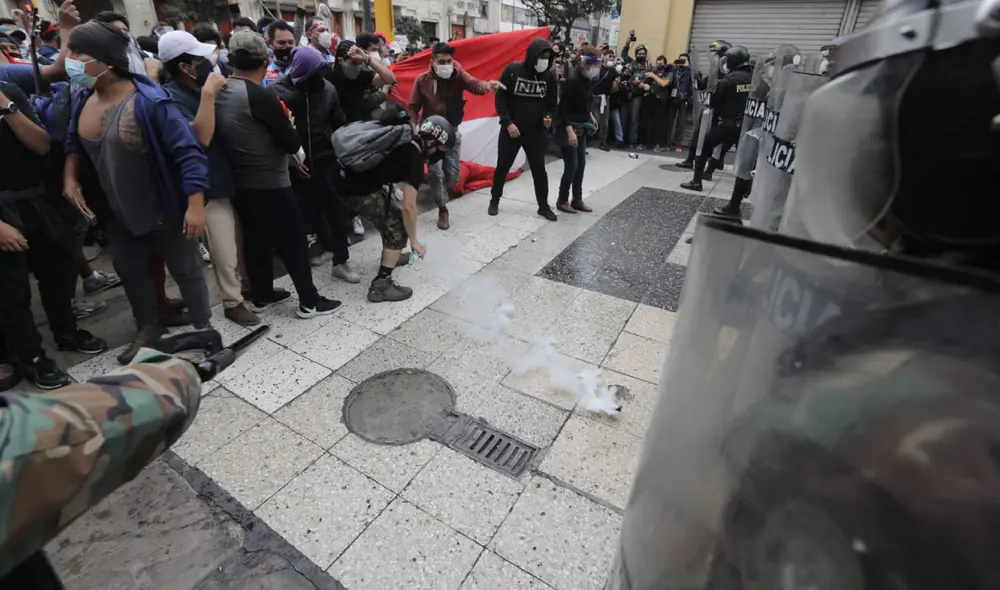 Enfrentamientos en Jirón de la Unión. Foto: Jorge Cerdán/La República