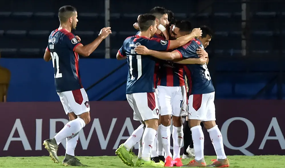 Federico Carrizo anotó el 1-0 para Cerro Porteño ante Universitario por la Cop Libertadores 2020. | Foto: AFP