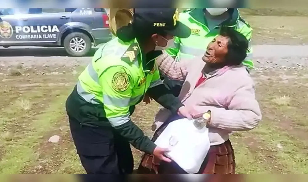 Policías donaron alimentos y prendas de vestir a familias de bajos recursos.